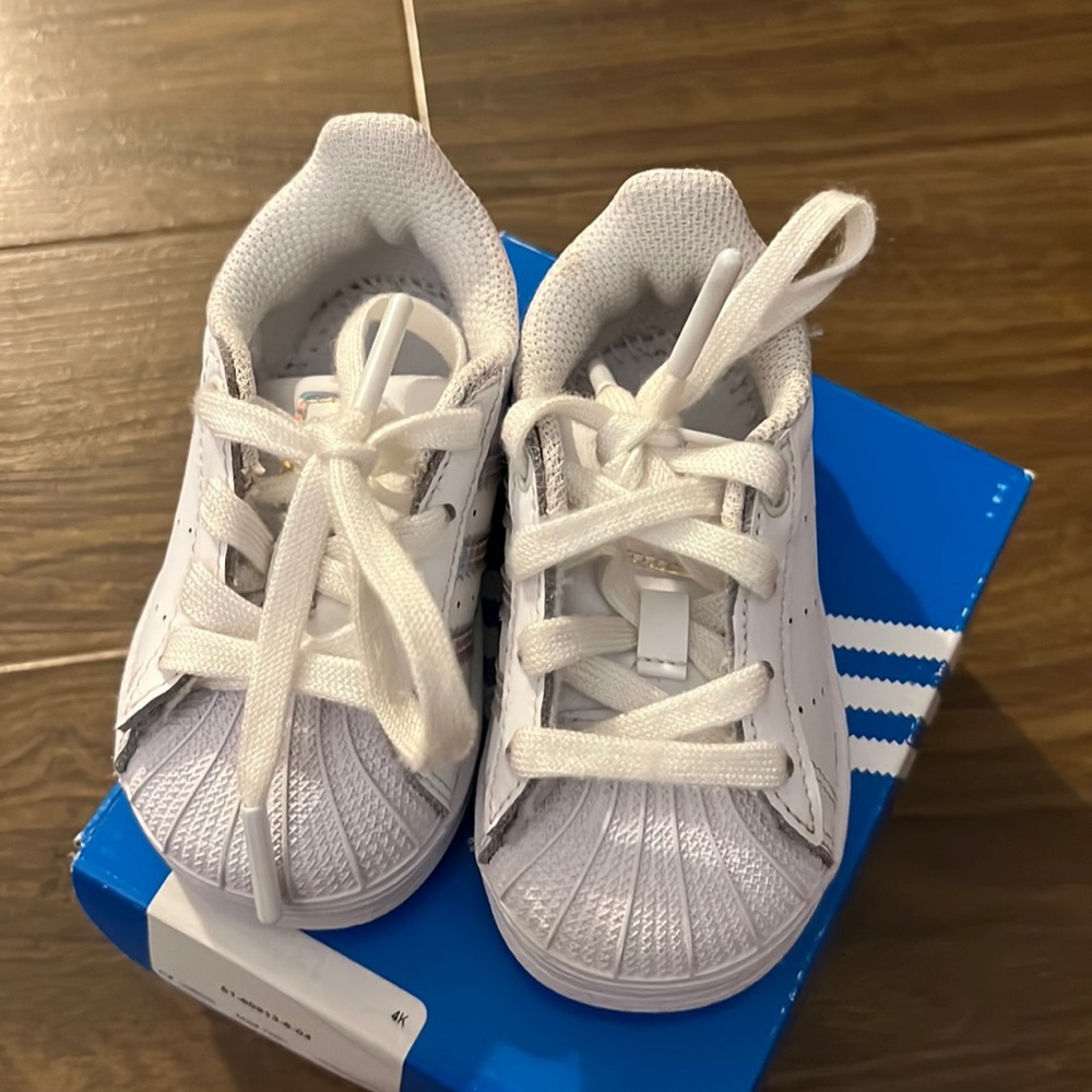 Adidas Iridescent shell toes 4k